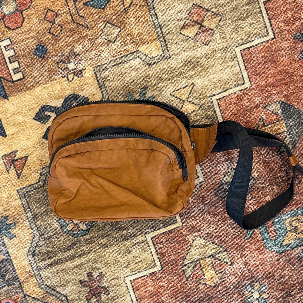 BAGGU brown Fanny pack